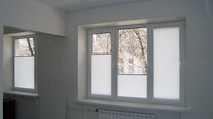 Как закрепить рулонные шторы на пластиковые окна